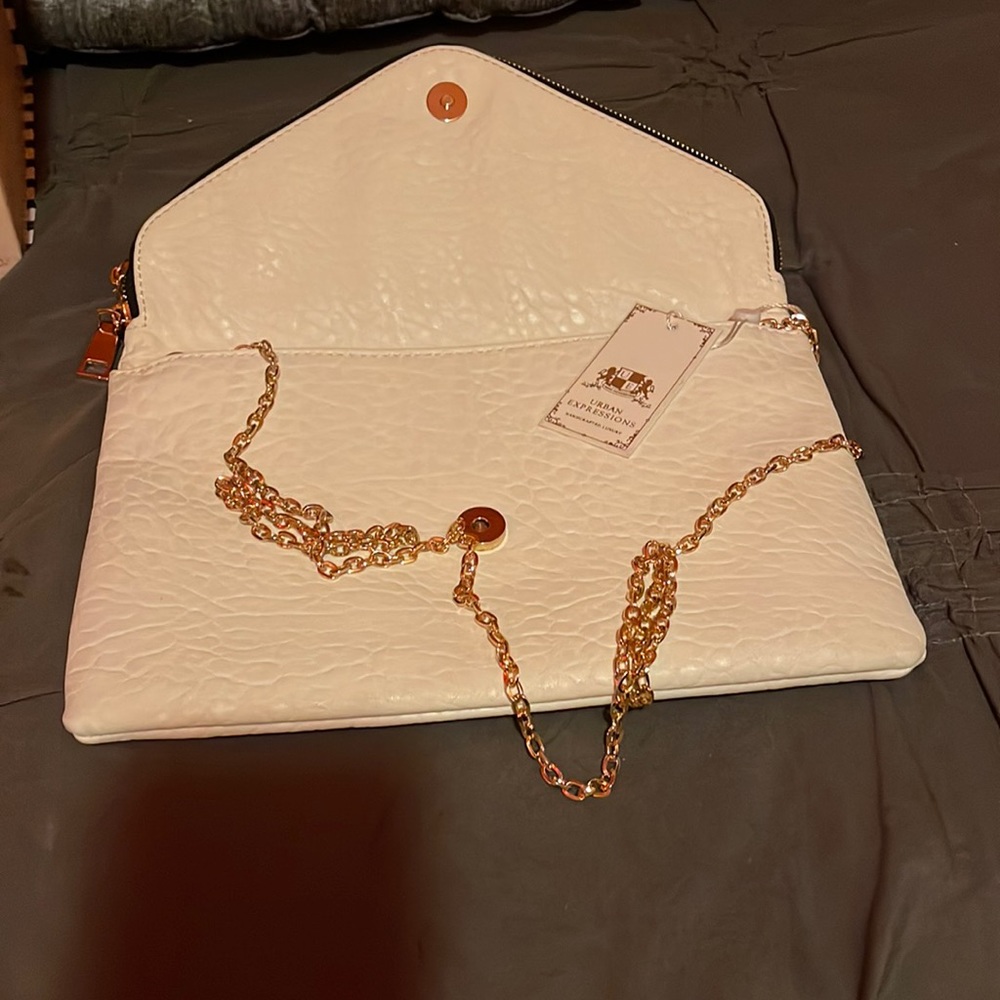 NEW Urban Expressions White Clutch No Wear/TearsNERVER USED.
